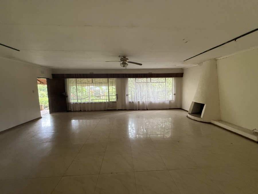 8 Bedroom Property for Sale in Kromdraai AH Gauteng