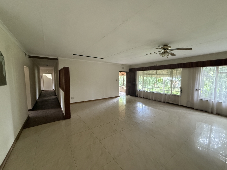 8 Bedroom Property for Sale in Kromdraai AH Gauteng