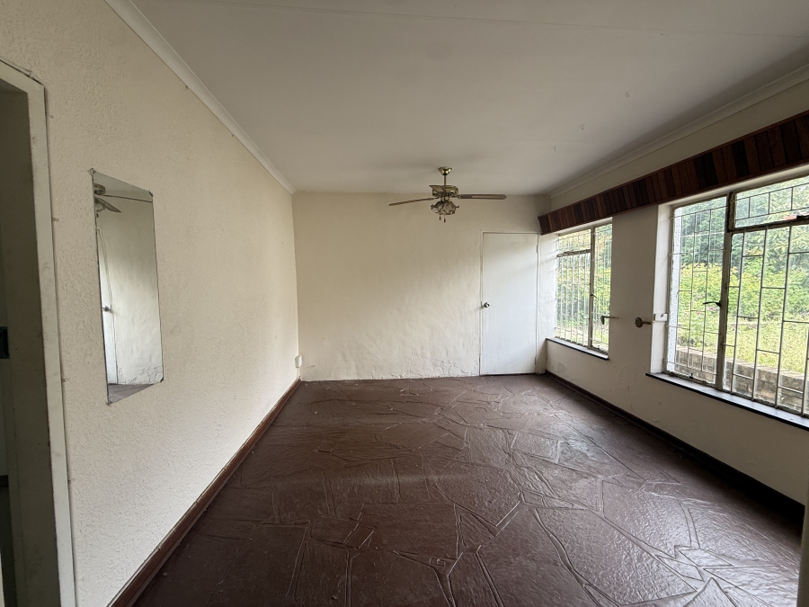 8 Bedroom Property for Sale in Kromdraai AH Gauteng