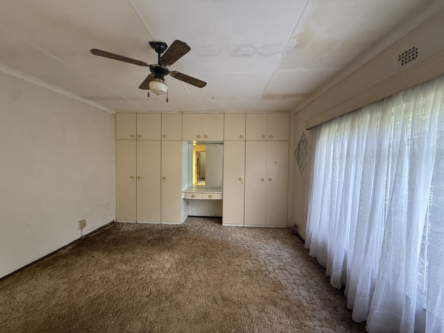 8 Bedroom Property for Sale in Kromdraai AH Gauteng