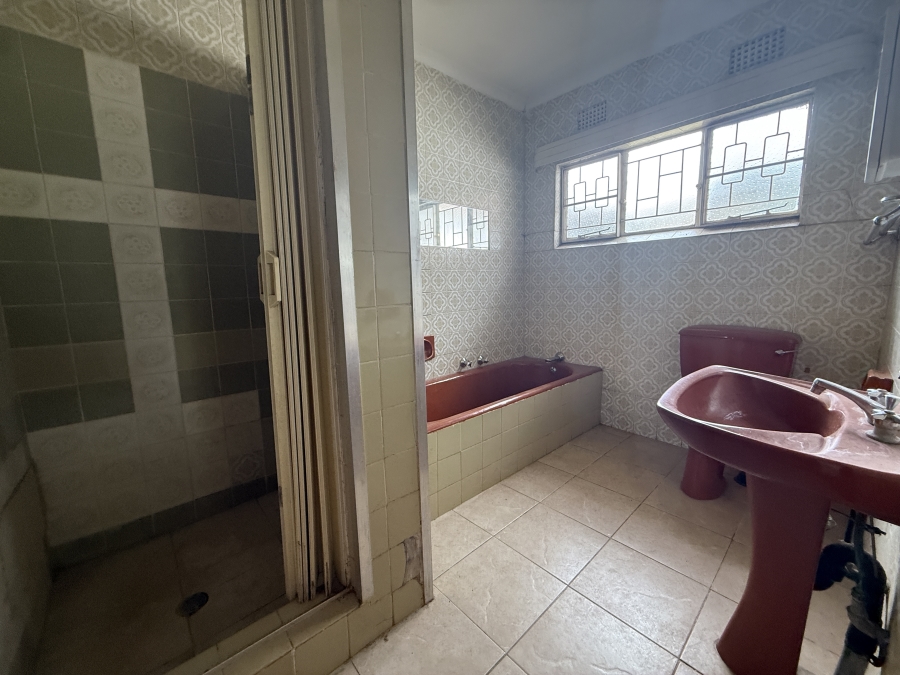 8 Bedroom Property for Sale in Kromdraai AH Gauteng