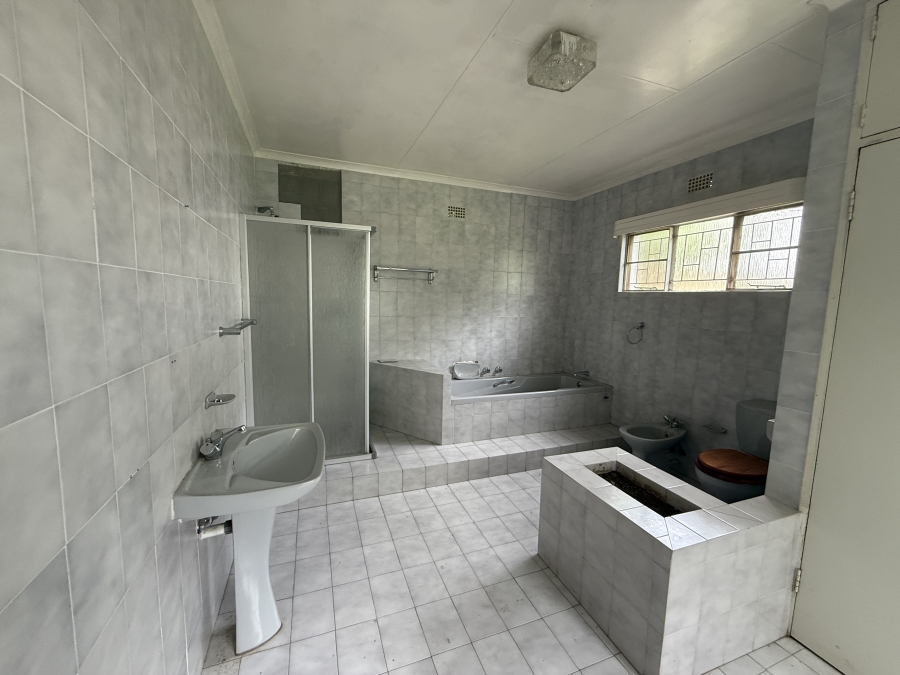 8 Bedroom Property for Sale in Kromdraai AH Gauteng