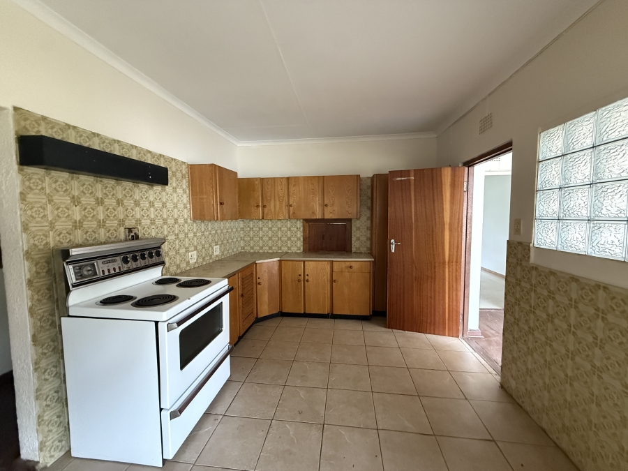 8 Bedroom Property for Sale in Kromdraai AH Gauteng