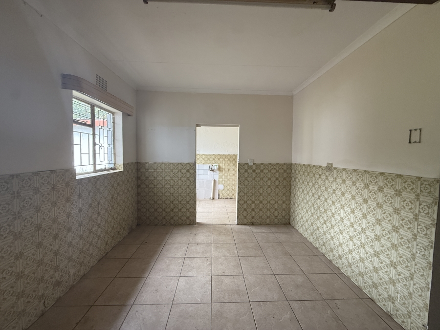 8 Bedroom Property for Sale in Kromdraai AH Gauteng