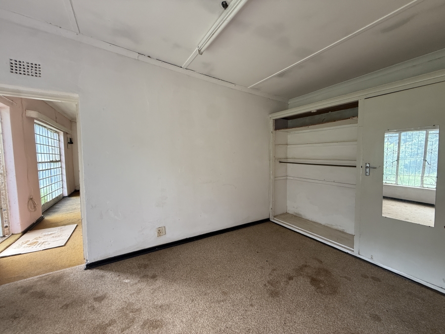 8 Bedroom Property for Sale in Kromdraai AH Gauteng