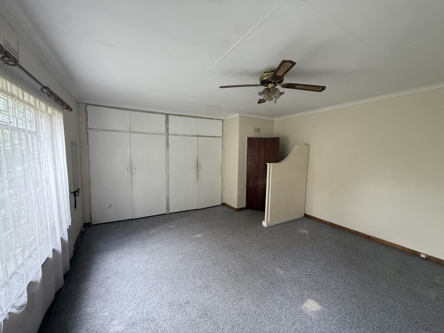 8 Bedroom Property for Sale in Kromdraai AH Gauteng