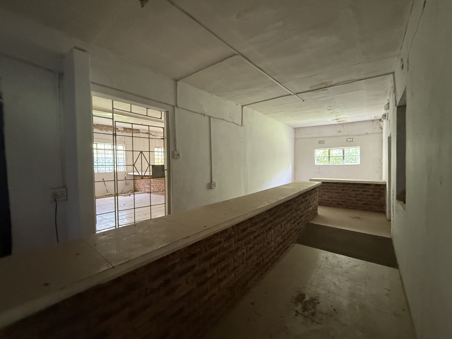 8 Bedroom Property for Sale in Kromdraai AH Gauteng