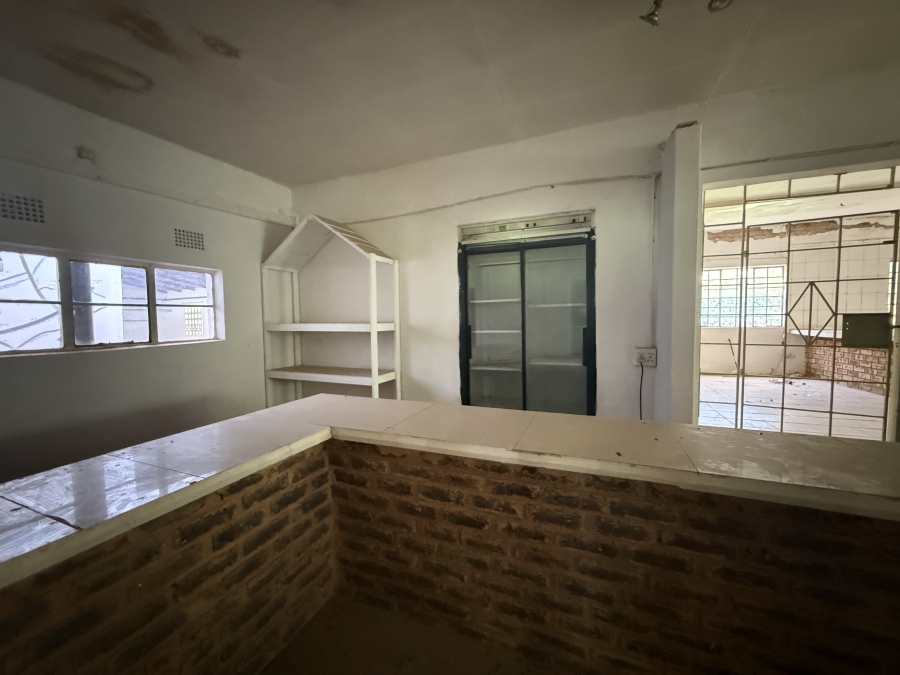 8 Bedroom Property for Sale in Kromdraai AH Gauteng