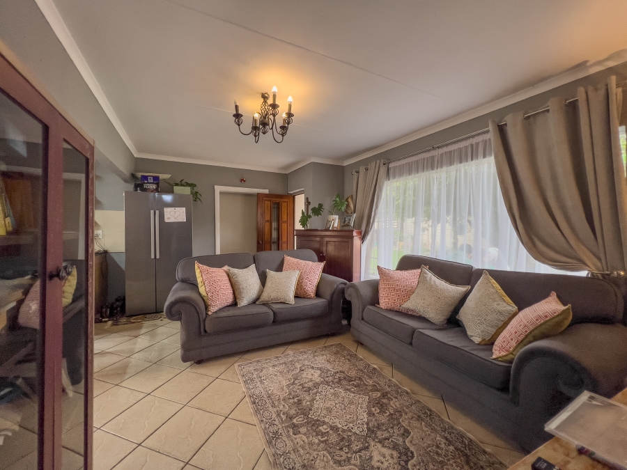 4 Bedroom Property for Sale in Glen Marais Gauteng