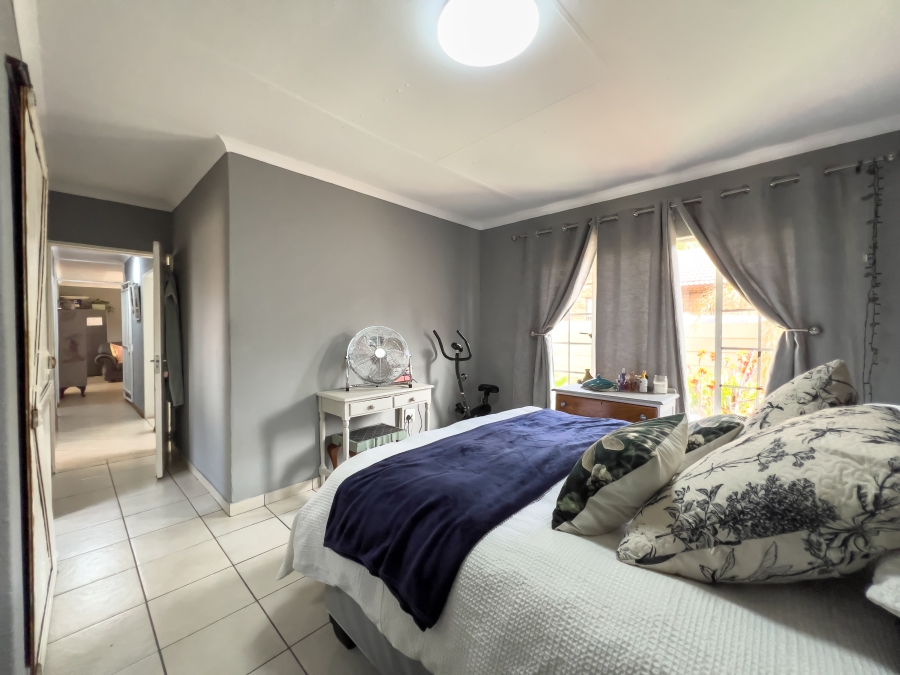 4 Bedroom Property for Sale in Glen Marais Gauteng