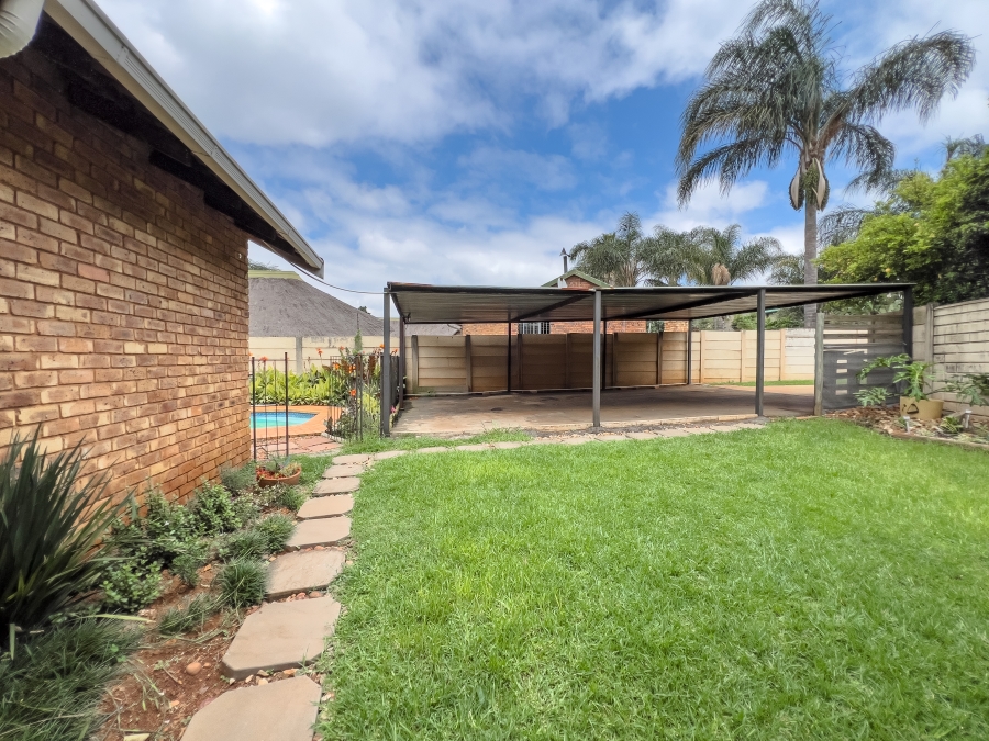 4 Bedroom Property for Sale in Glen Marais Gauteng