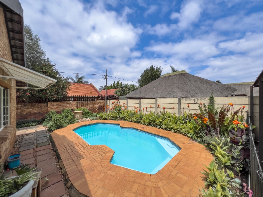 4 Bedroom Property for Sale in Glen Marais Gauteng