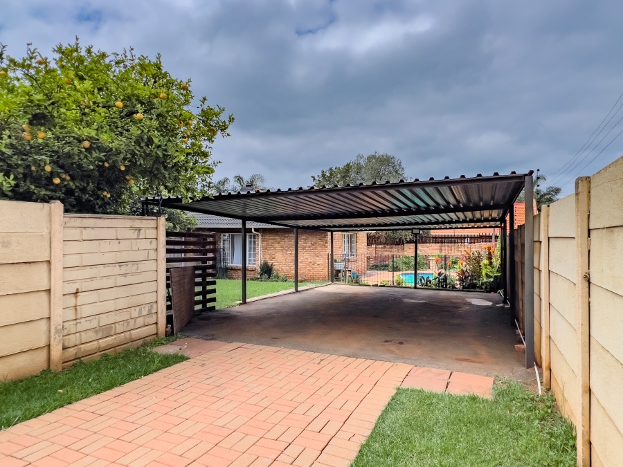 4 Bedroom Property for Sale in Glen Marais Gauteng