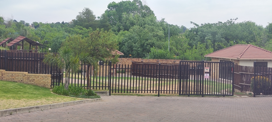 2 Bedroom Property for Sale in Erand Gardens Gauteng