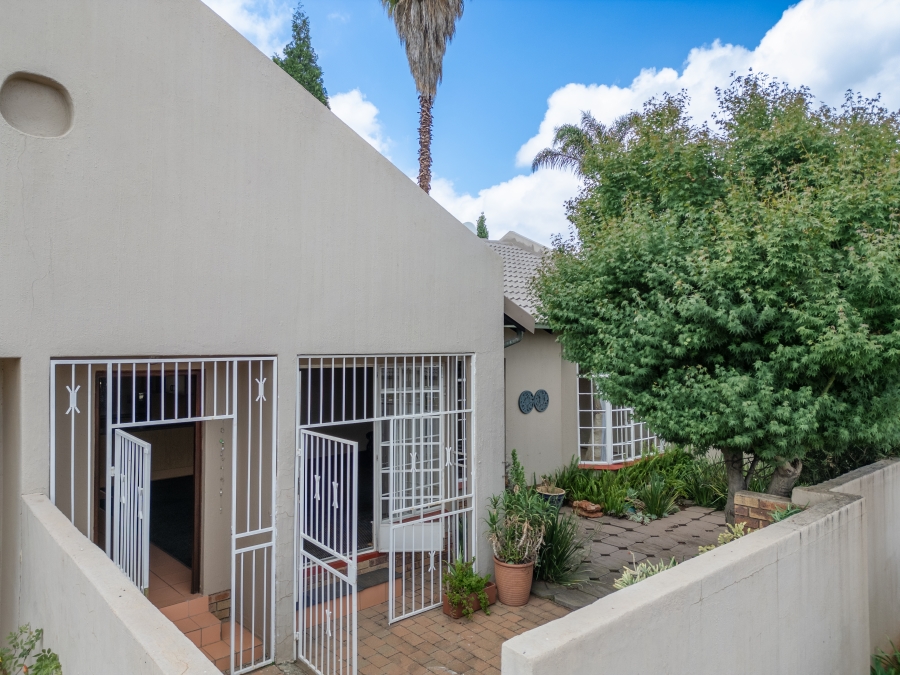2 Bedroom Property for Sale in Glen Marais Gauteng