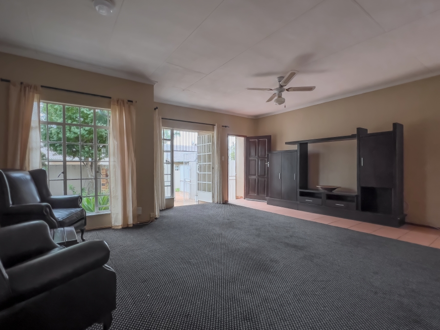 2 Bedroom Property for Sale in Glen Marais Gauteng