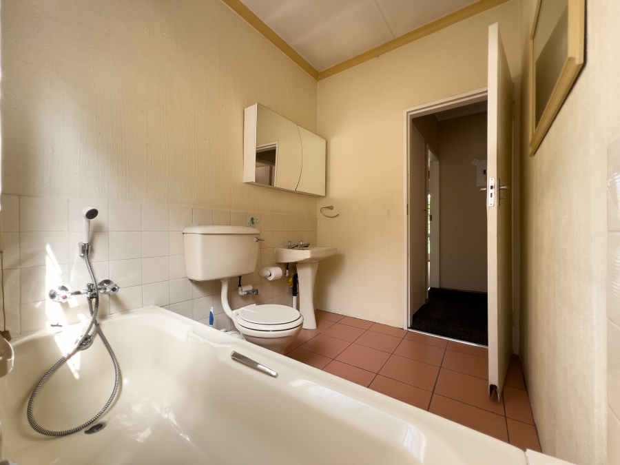 2 Bedroom Property for Sale in Glen Marais Gauteng