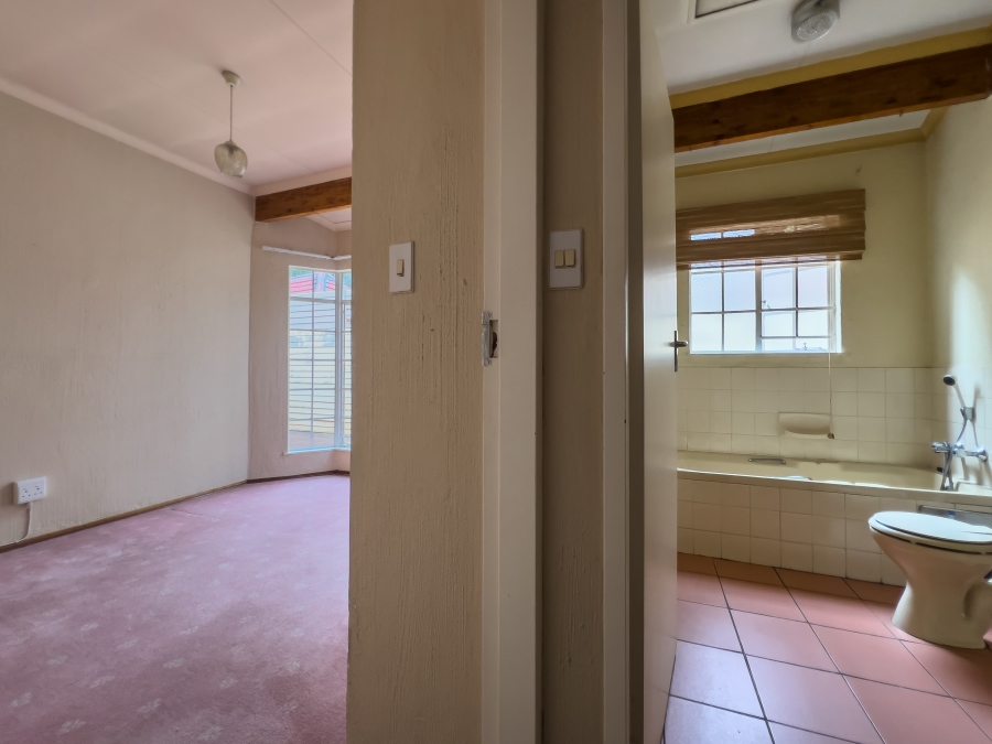 2 Bedroom Property for Sale in Glen Marais Gauteng