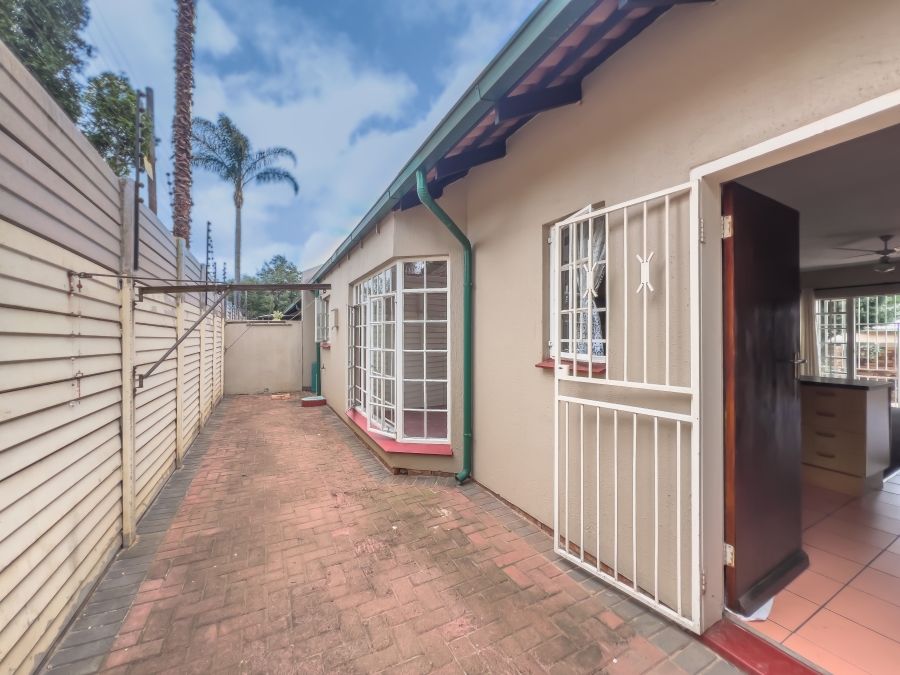 2 Bedroom Property for Sale in Glen Marais Gauteng
