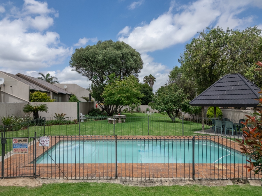 2 Bedroom Property for Sale in Glen Marais Gauteng