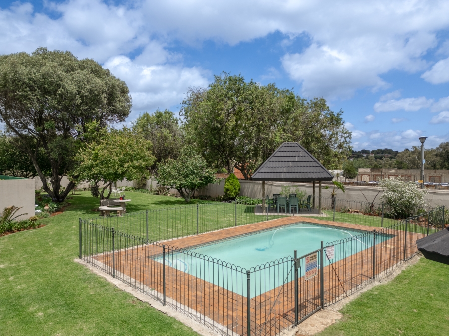 2 Bedroom Property for Sale in Glen Marais Gauteng