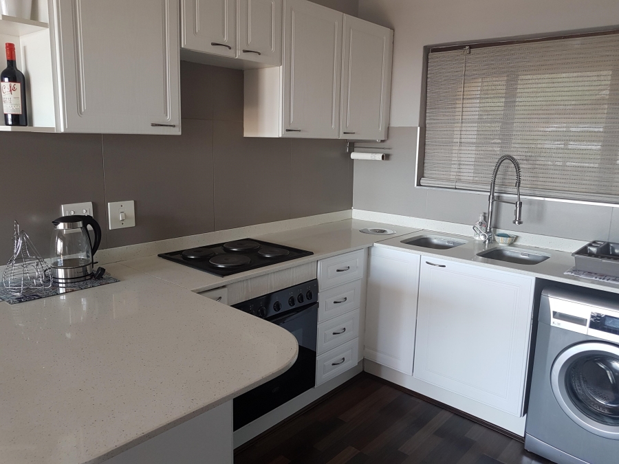 To Let 2 Bedroom Property for Rent in Constantia Kloof Gauteng