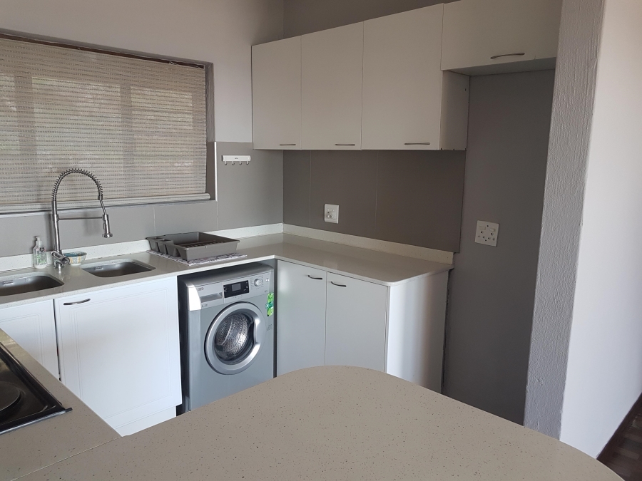 To Let 2 Bedroom Property for Rent in Constantia Kloof Gauteng
