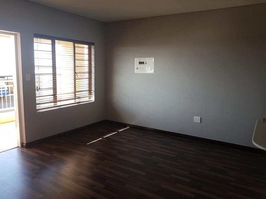 To Let 2 Bedroom Property for Rent in Constantia Kloof Gauteng