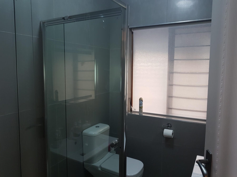 To Let 2 Bedroom Property for Rent in Constantia Kloof Gauteng