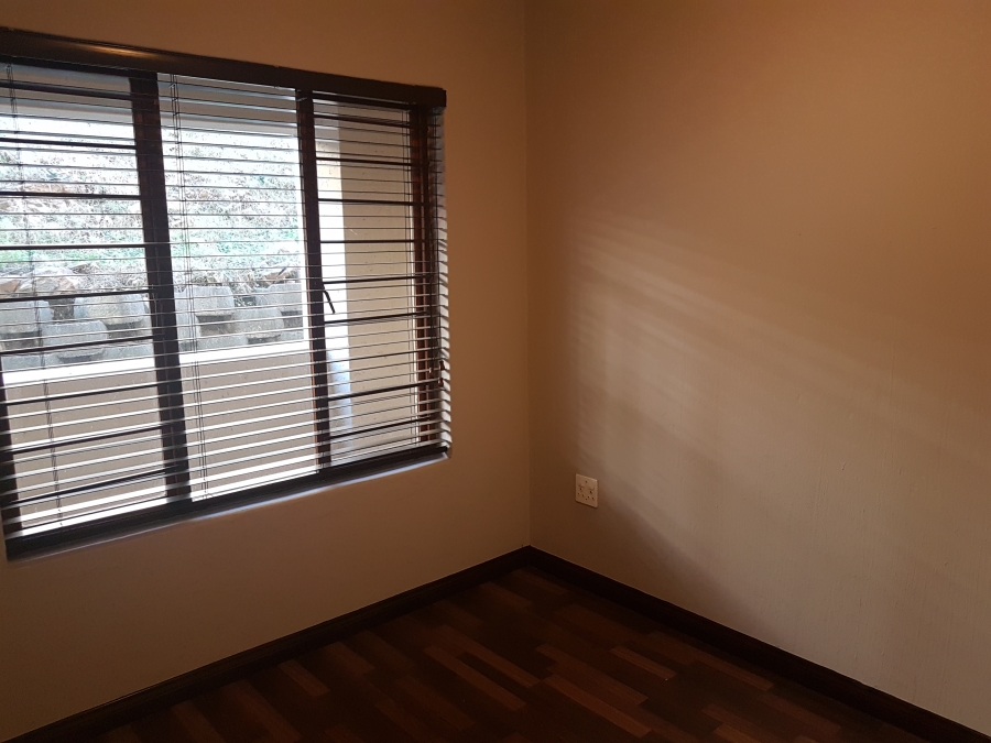 To Let 2 Bedroom Property for Rent in Constantia Kloof Gauteng
