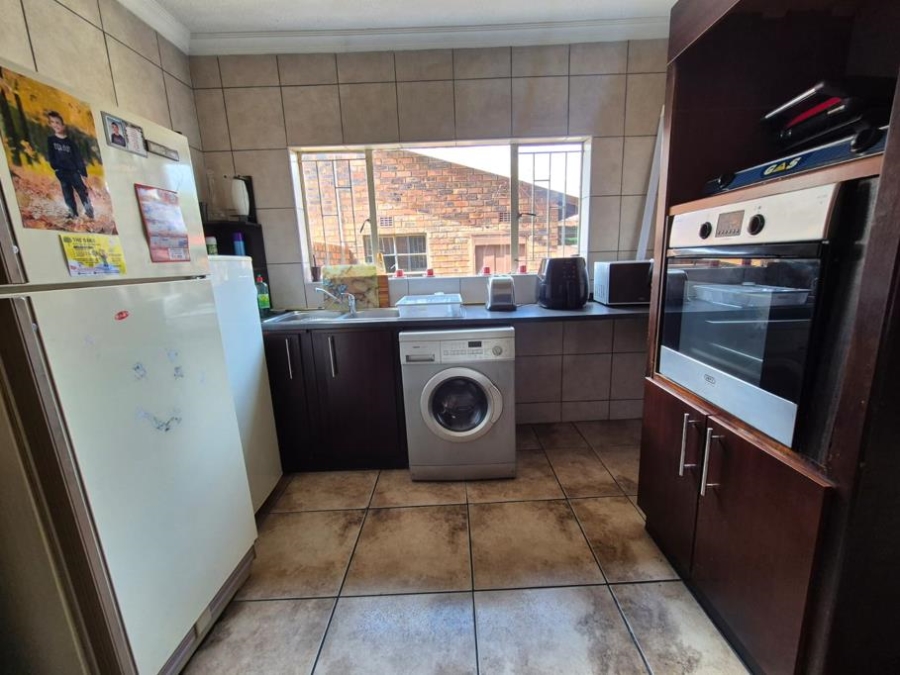 3 Bedroom Property for Sale in Brackenhurst Gauteng