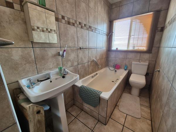 3 Bedroom Property for Sale in Brackenhurst Gauteng