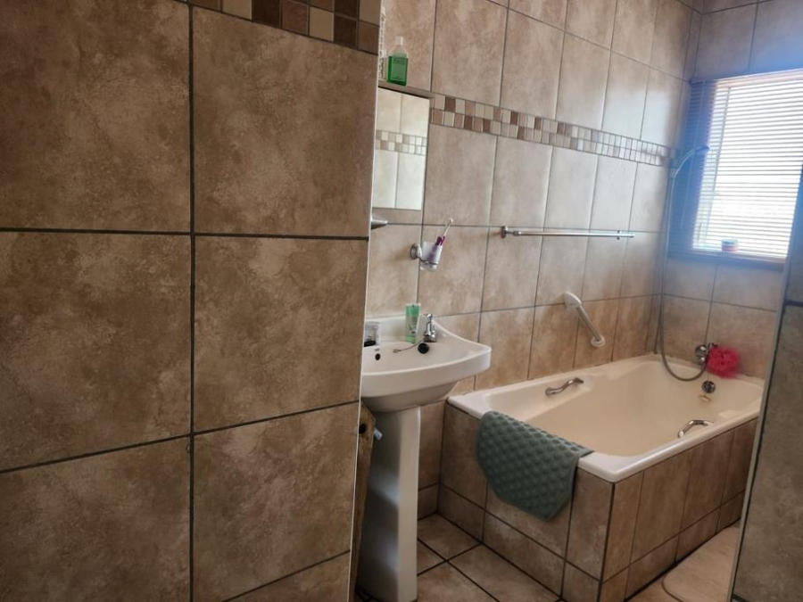 3 Bedroom Property for Sale in Brackenhurst Gauteng