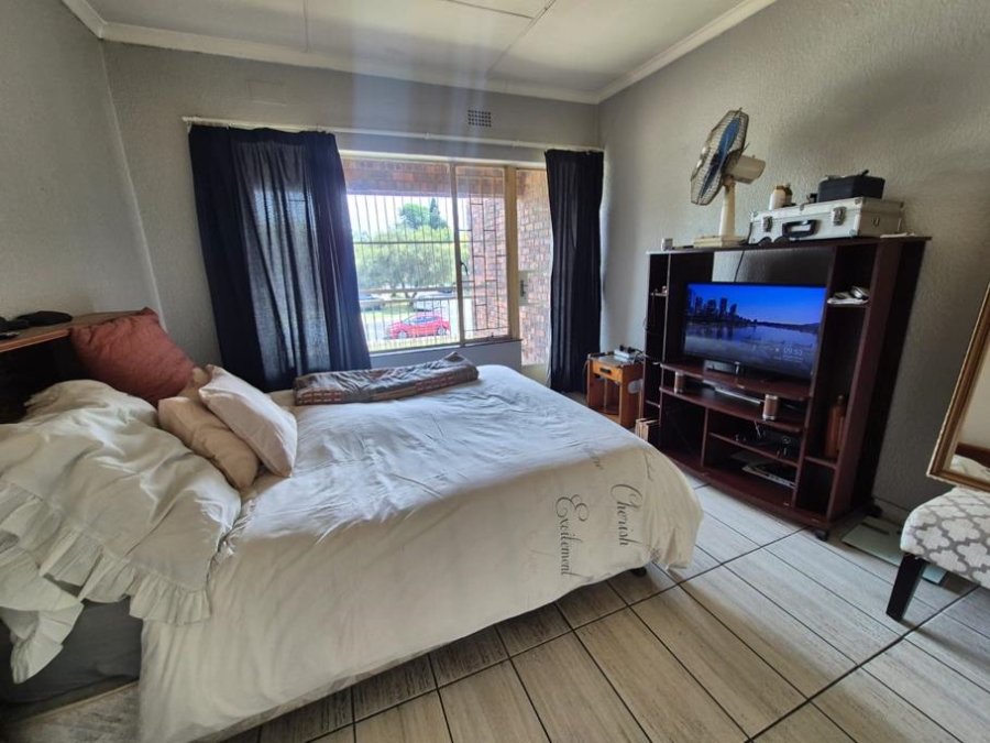 3 Bedroom Property for Sale in Brackenhurst Gauteng