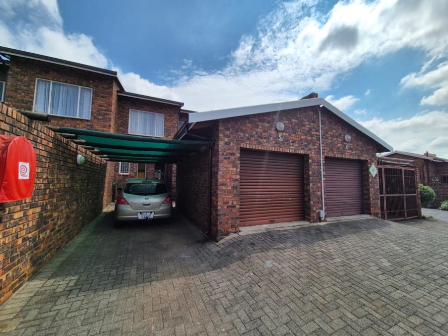 3 Bedroom Property for Sale in Brackenhurst Gauteng