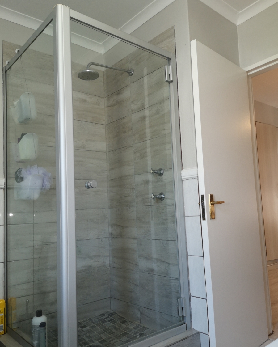 2 Bedroom Property for Sale in Dunkeld West Gauteng