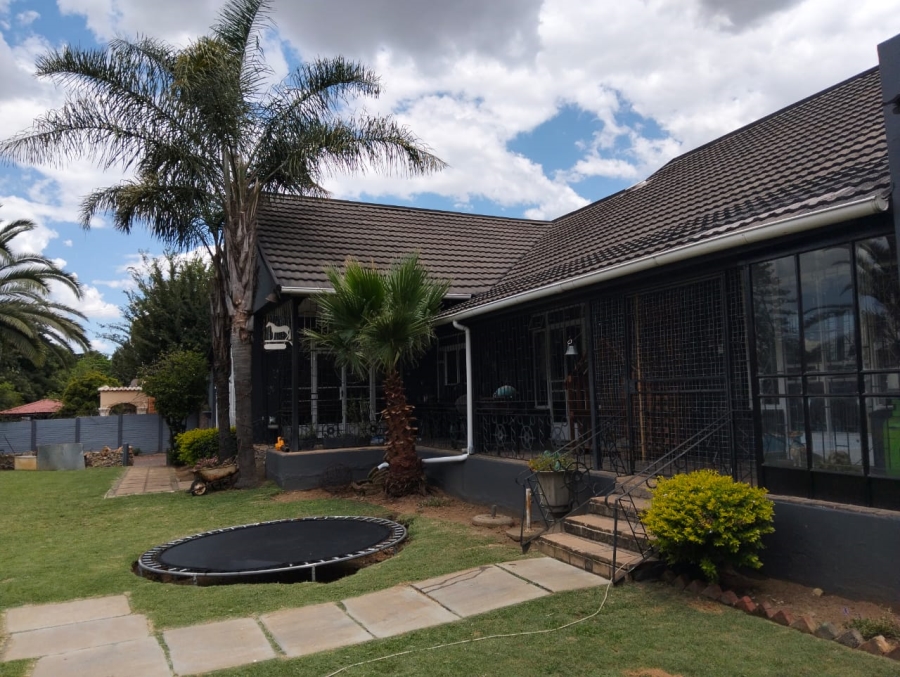 7 Bedroom Property for Sale in Lambton Gauteng