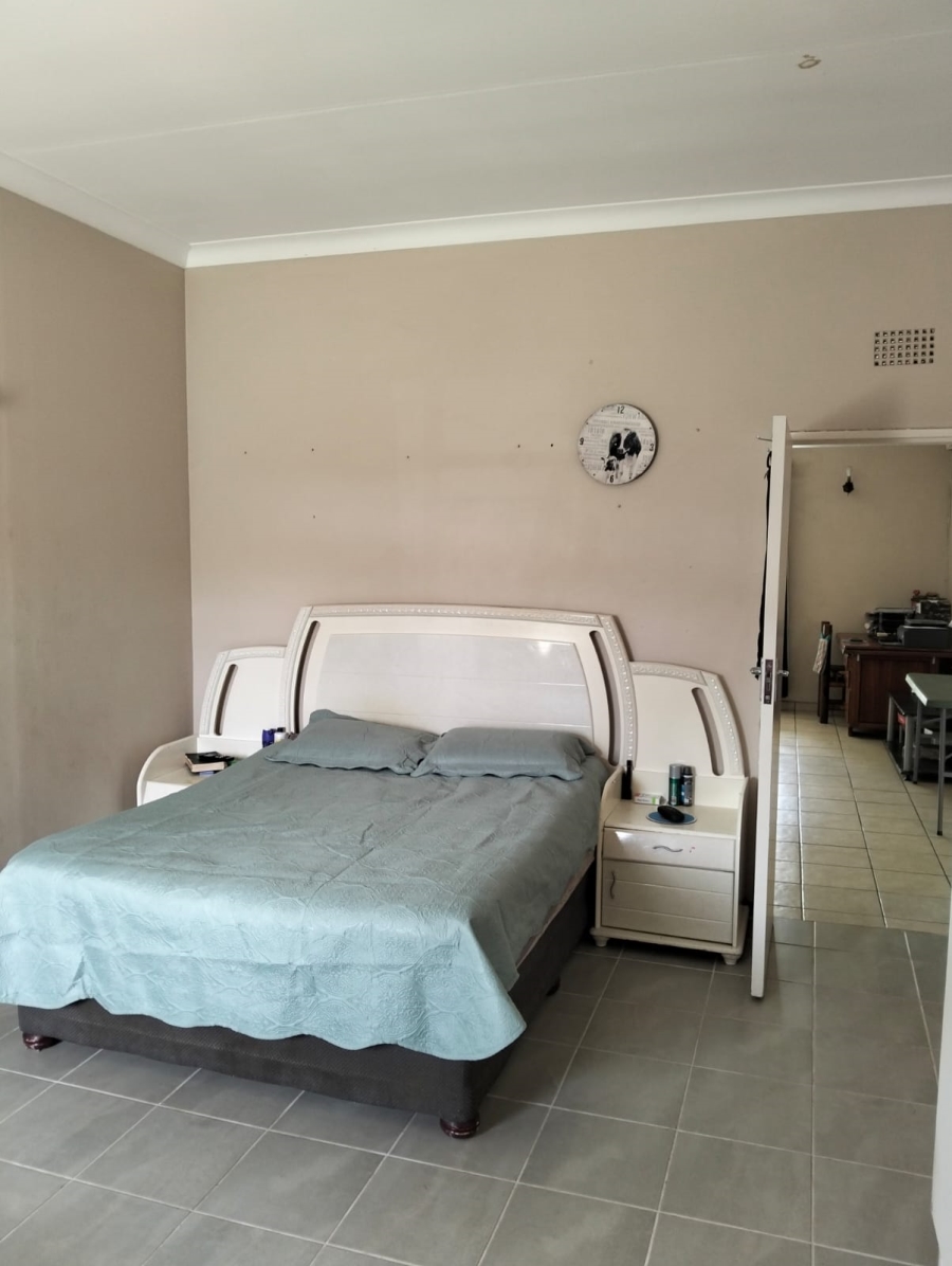 7 Bedroom Property for Sale in Lambton Gauteng