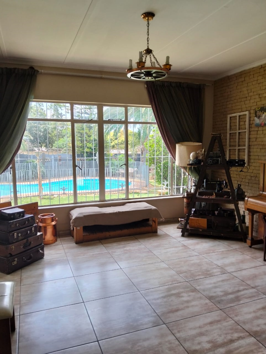 7 Bedroom Property for Sale in Lambton Gauteng