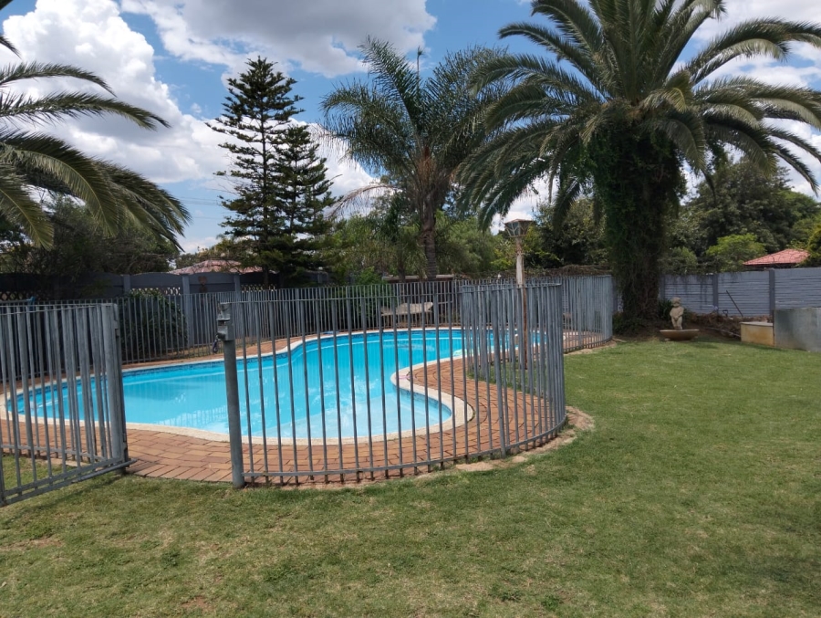 7 Bedroom Property for Sale in Lambton Gauteng
