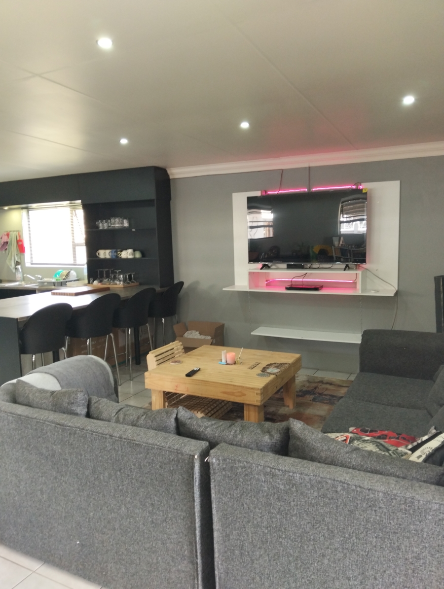 7 Bedroom Property for Sale in Lambton Gauteng