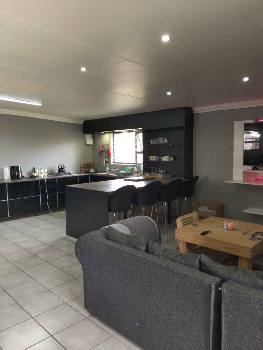 7 Bedroom Property for Sale in Lambton Gauteng