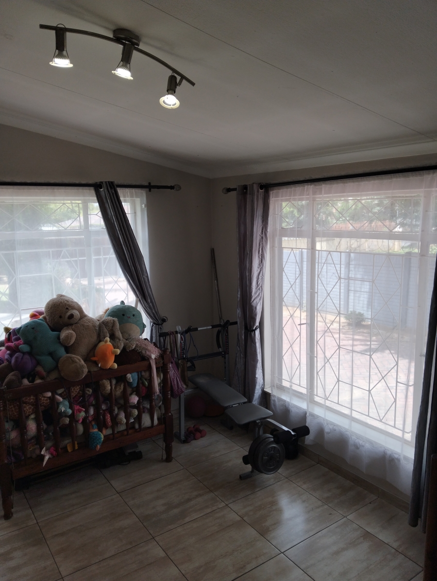 7 Bedroom Property for Sale in Lambton Gauteng