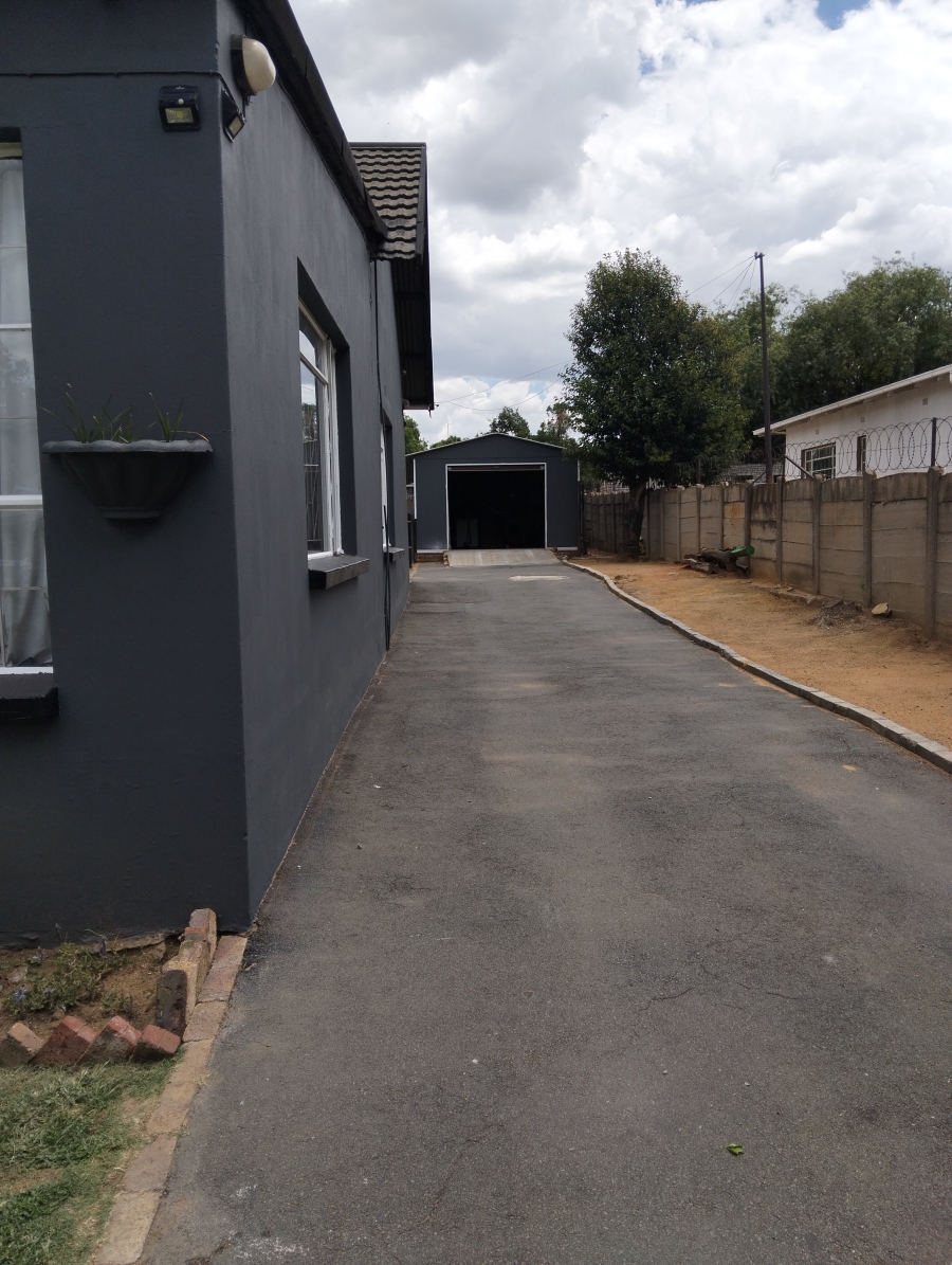 7 Bedroom Property for Sale in Lambton Gauteng