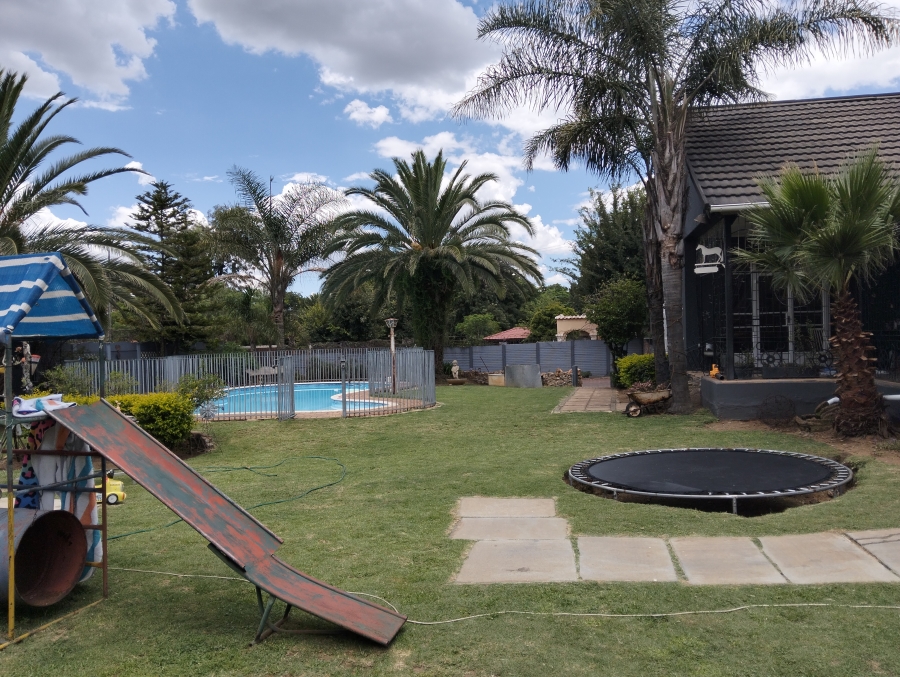 7 Bedroom Property for Sale in Lambton Gauteng