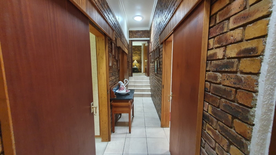 3 Bedroom Property for Sale in Mulbarton Gauteng