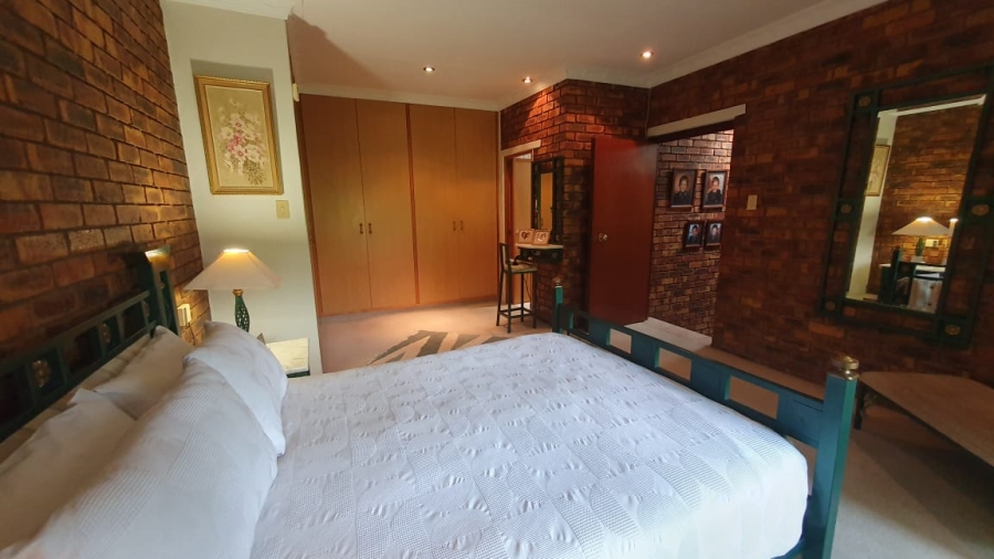 3 Bedroom Property for Sale in Mulbarton Gauteng