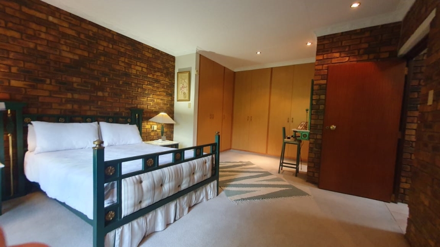 3 Bedroom Property for Sale in Mulbarton Gauteng