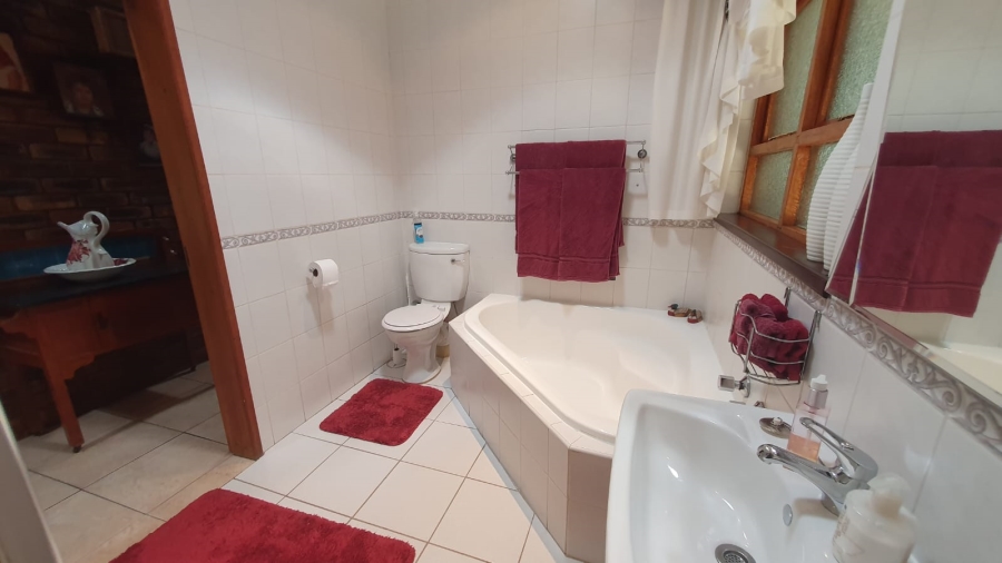 3 Bedroom Property for Sale in Mulbarton Gauteng