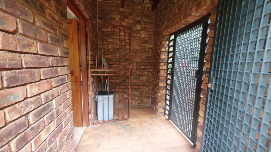 3 Bedroom Property for Sale in Mulbarton Gauteng